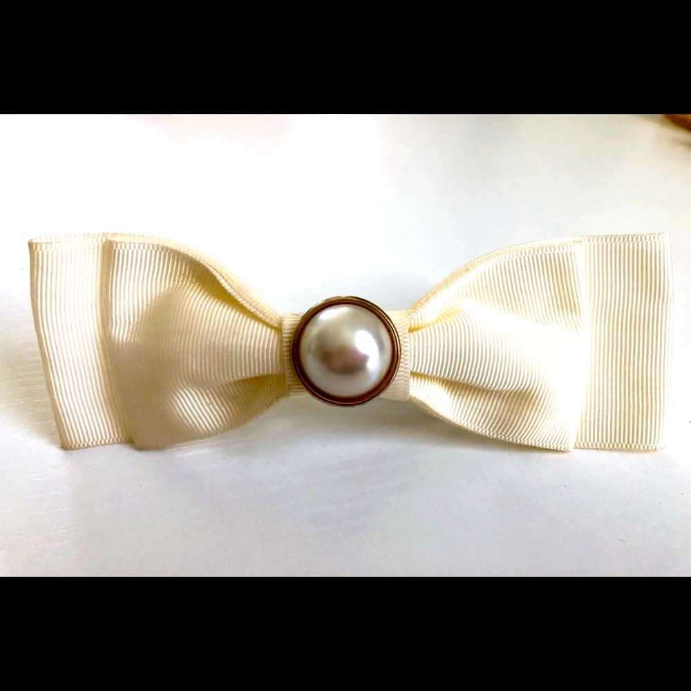 Luxury VTG 80’s Neiman Marcus ivory bow Barrette.